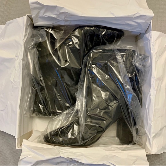 Vince Felton Black Leather Bootie - Picture 7 of 8